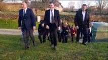 Villers-le-Rond  : Didier Guillaume, ministre de l'agriculture, inspecte la barrière anti-sangliers contre la peste porcine en Lorraine