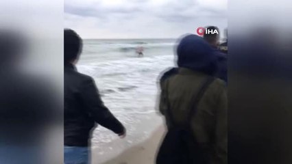 Kahraman Polis 1 Dakika Bile Düşünmeden Denize Atladı