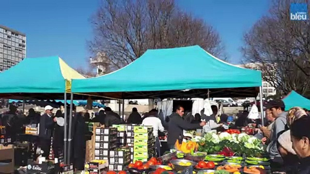 Reportage sur le dernier marché de la place Debussy à Pissevin Nîmes.