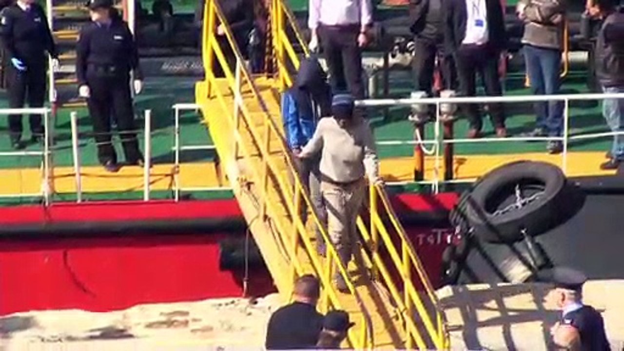 Un pétrolier détourné par des migrants arrive à Malte