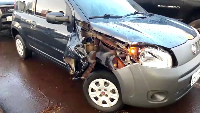 Três veículos se envolvem em colisão na Av. Brasil