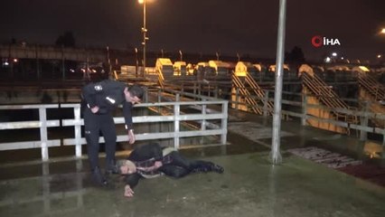 Seyhan Nehri'ne Düşen Adamı Vatandaşlar Kurtardı