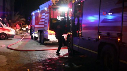 İzmir'de korkutan iş yeri yangını