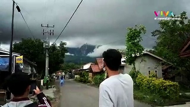Penampakan Air Terjun Misterius di Tebing Gunung Galunggung
