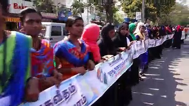 கல்லூரி மாணவ மாணவியர்களிடம் திமுக தலைவர் மு க ஸ்டாலின் வாக்கு சேகரித்தார்-வீடியோ