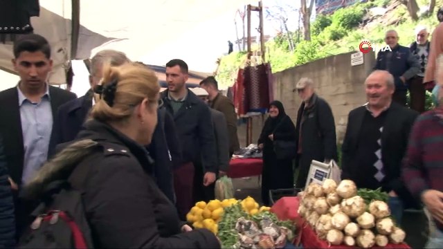 Beykoz adayı Murat Aydın İHE’de vatandaşlara ekmek dağıttı, pazarın nabzını tuttu