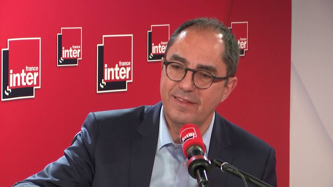 Jean-Luc Martinez, président du Musée du Louvre : "C'était très vieillissant, il y avait des salles sans électricité. Et là où il y a la pyramide c'était un jardin assez sordide. Le domaine du Louvre, il y avait des parkings, des voitures partout."