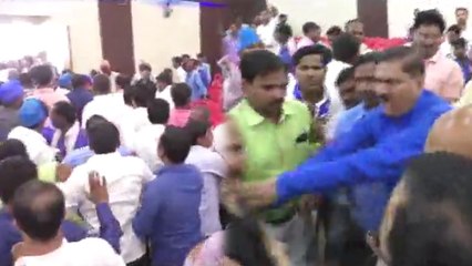 सीतापुर: नकुल दुबे को प्रत्याशी बनाने पर बसपा कार्यकर्ताओं का विरोध, बैठक में किया हंगामा