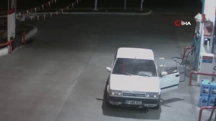 Çalıntı Aracın Alkollü Sürücüsü Yakıt İşlemleri Yapan Pompacıyı Düşünerek Parayı Yere Bıraktı.