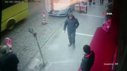 İş yerinin önünde duran televizyonu gündüz vakti böyle çaldı