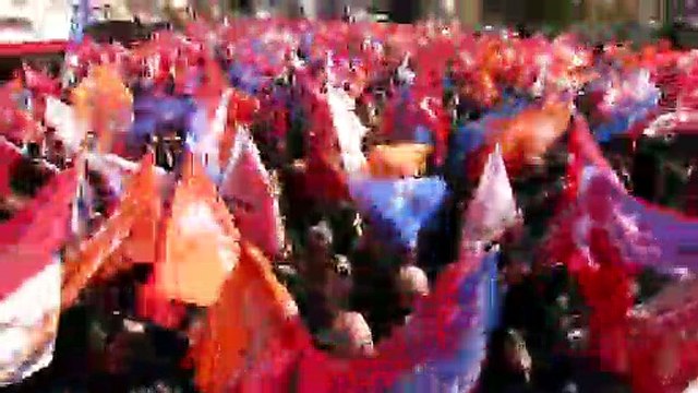 Cumhurbaşkanı Erdoğan: 'İçinizden biri olarak çıktık ve sizinle beraber durmadık yürüdük' - İSTANBUL