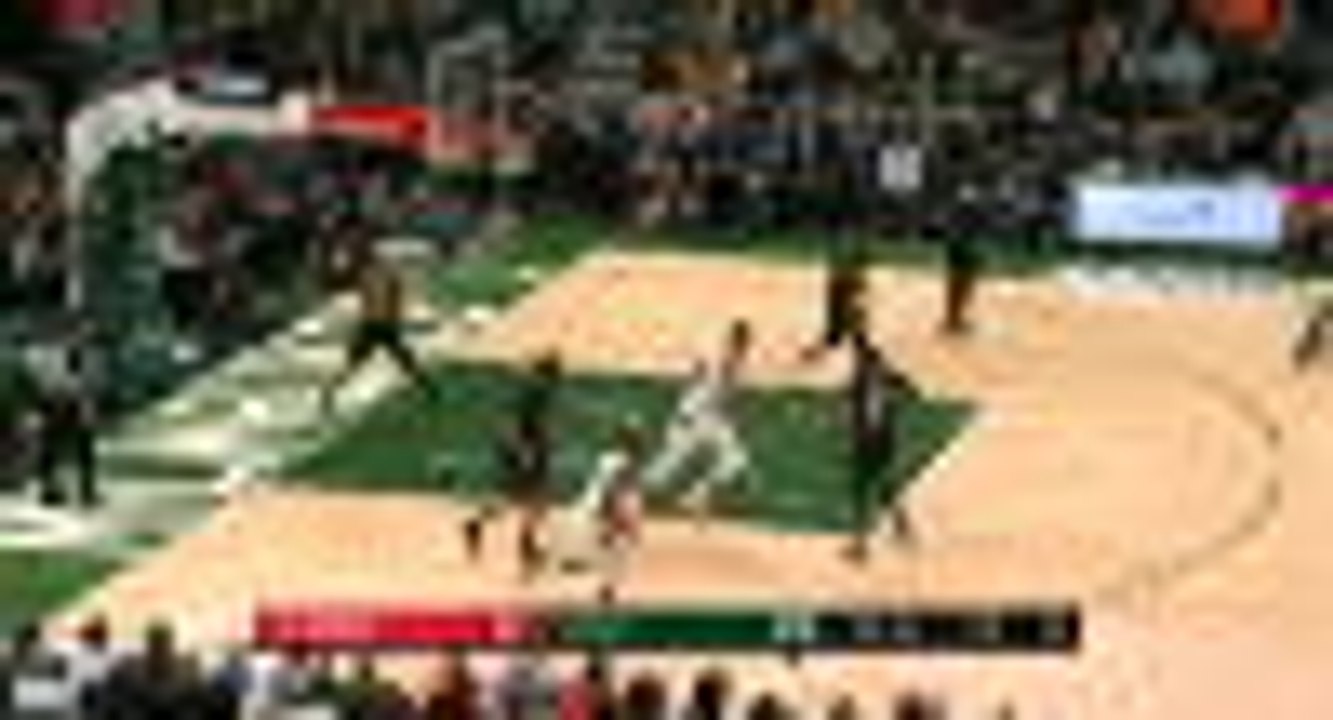 Giannis gives Bucks scare by leaving win with ankle injury