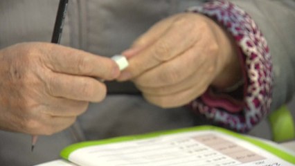 "치매 요양보호사 10만 명 양성"...독거노인 전수 검진 / YTN