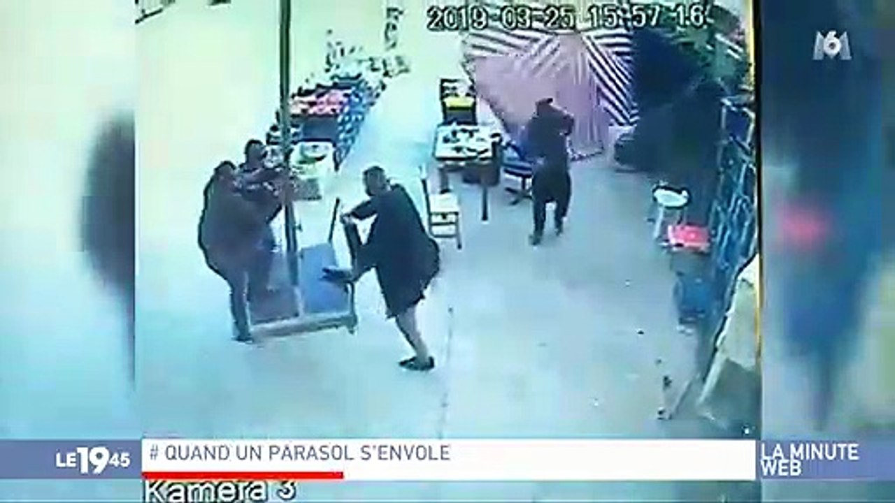 Buzz : Regardez cette vidéo devenue virale d'un homme qui s'envole en tenant un parasol