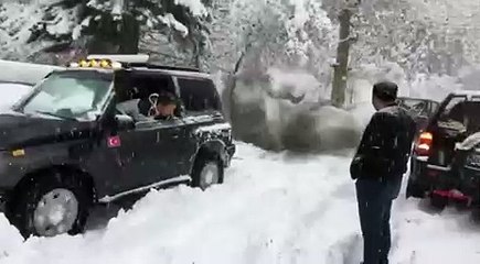 VÍDEO: Esto sí que es ayudar a lo bestia, vaya potencia de remolque