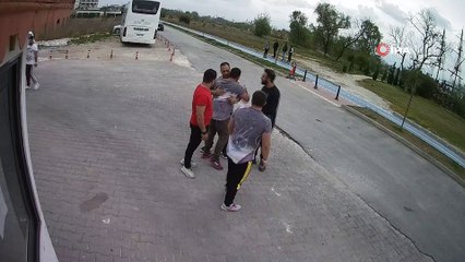 Otobüs şoförüyle tartışan İranlı turistler ortalığı birbirine böyle kattı