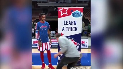 Çelimsiz Sarı Velet Harlem Globetrotter Oyuncusuna Hayatının Dersini veriyor