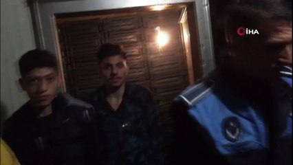 Mersin'de 1 ton kesilmiş kaçak tavuk eti ele geçirildi