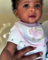 Ce bébé va égayer votre journée. Trop mignon !