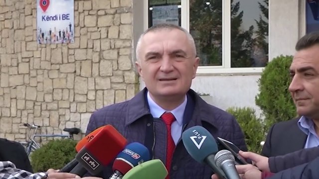 META GATI TË LË MANDATIN SI PRESIDENT PËR ZGJIDHJEN E KRIZËS