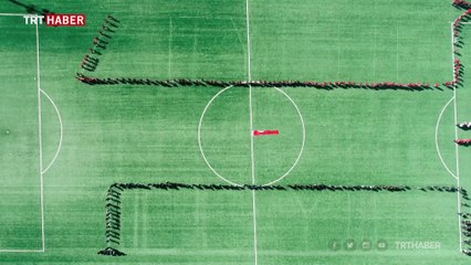 Sivaslı öğrencilerden ay yıldız temalı koreografi