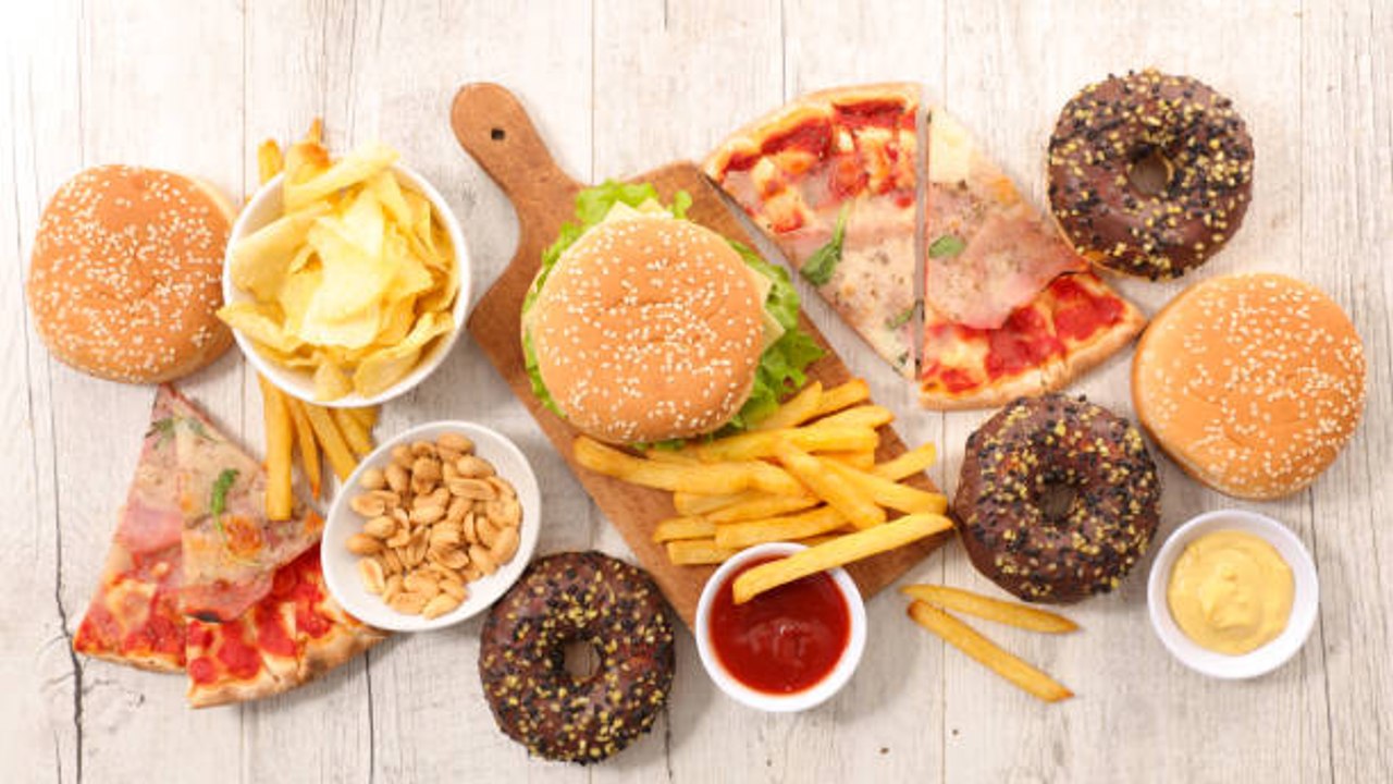 La malbouffe augmente les risques de maladies mentales