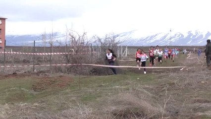 Yağmurlu ve Soğuk Havada Kıyasıya Mücadele