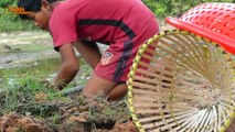 Primitive Technology: Man Make Crocodile Trap Using​​ Plastic & Deep Hole That Work 100%