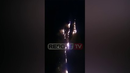 Report TV -Zjarr në Fushë-Krujë, rrezikohet një banesë