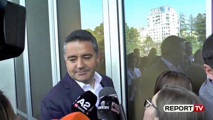 Sugjeroi dhëniën e nënshtetësisë për dy indianët në kërkim, Klosi pa përgjigje për gazetarët