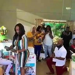 La demande en mariage dont rêve toutes les femmes. Très émouvant !