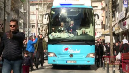 Binali Yıldırım, Kartal'da vatandaşları selamladı - İSTANBUL