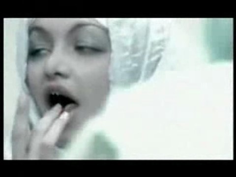 Namima ma soeur!!!Tu manges la chair de ta soeur!!!