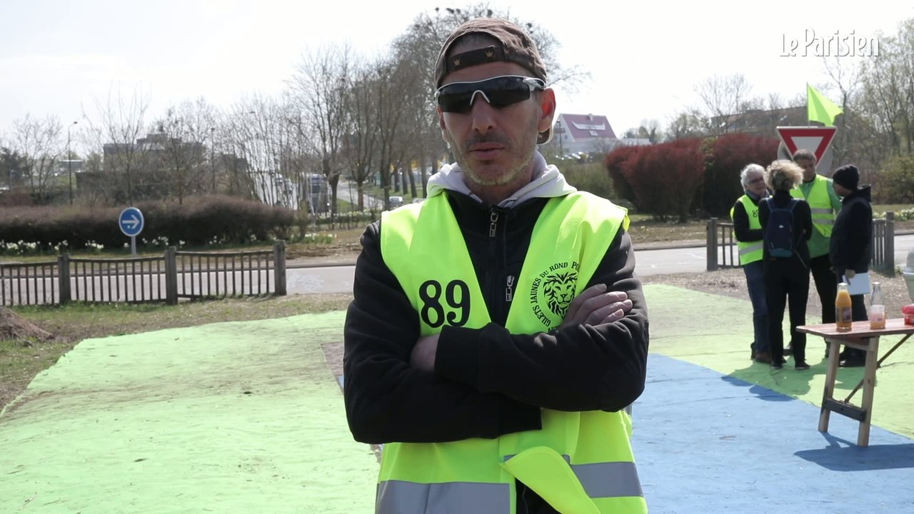 Gilets jaunes : Ahmed, sur son rond-point depuis 4 mois, «tient bon»
