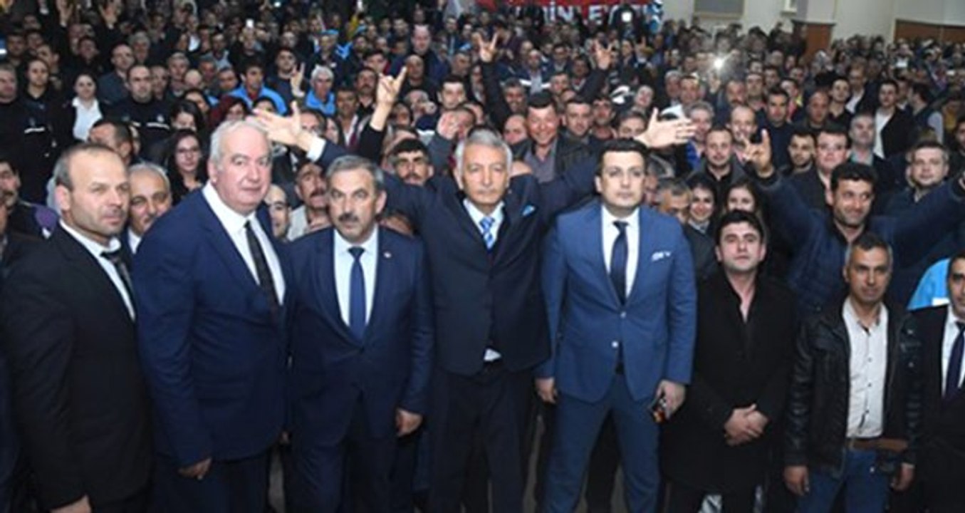 MHP'li Belediye Başkan Adayı Miting Yapacağı Alanı AK Parti'li Adayın TIR'larla Kapattığını İddia Etti