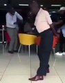 Cet homme danse comme Michael Jackson sur du jazz. A pleurer de rire !