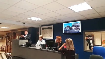 Vente aux enchères du pavillon du Bhoutan à Mâcon