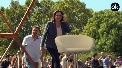 Colau boicotea a VOX: no retirará los vehículos para obstaculizar el acto de mañana en Barcelona