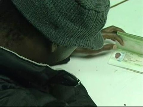 Cruz Roja asiste a los 13 menores inmigrantes que fueron expulsados de un centro