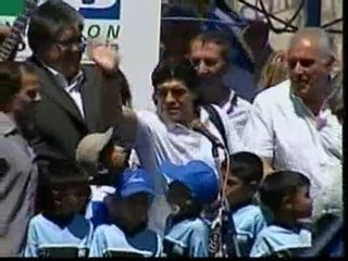 Maradona revoluciona Villa Fiorito