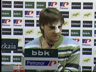 Carlos Gurpegui visita a sus compañeros tras ser operado