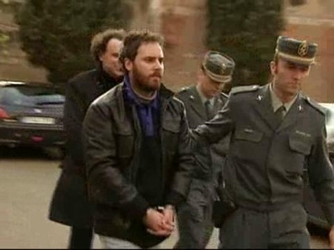 En libertad con cargos