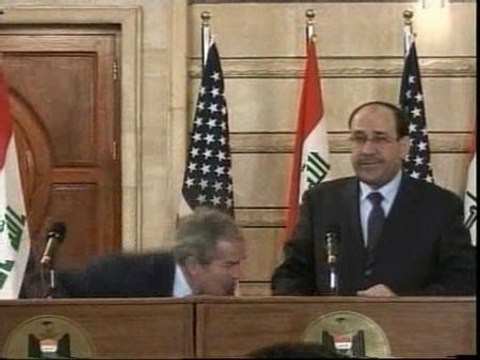 Arrepentido de haber lanzado sus zapatos a Bush