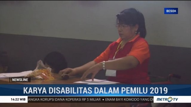 KPU Cilacap Libatkan Warga Difabel untuk Lipat Surat Suara