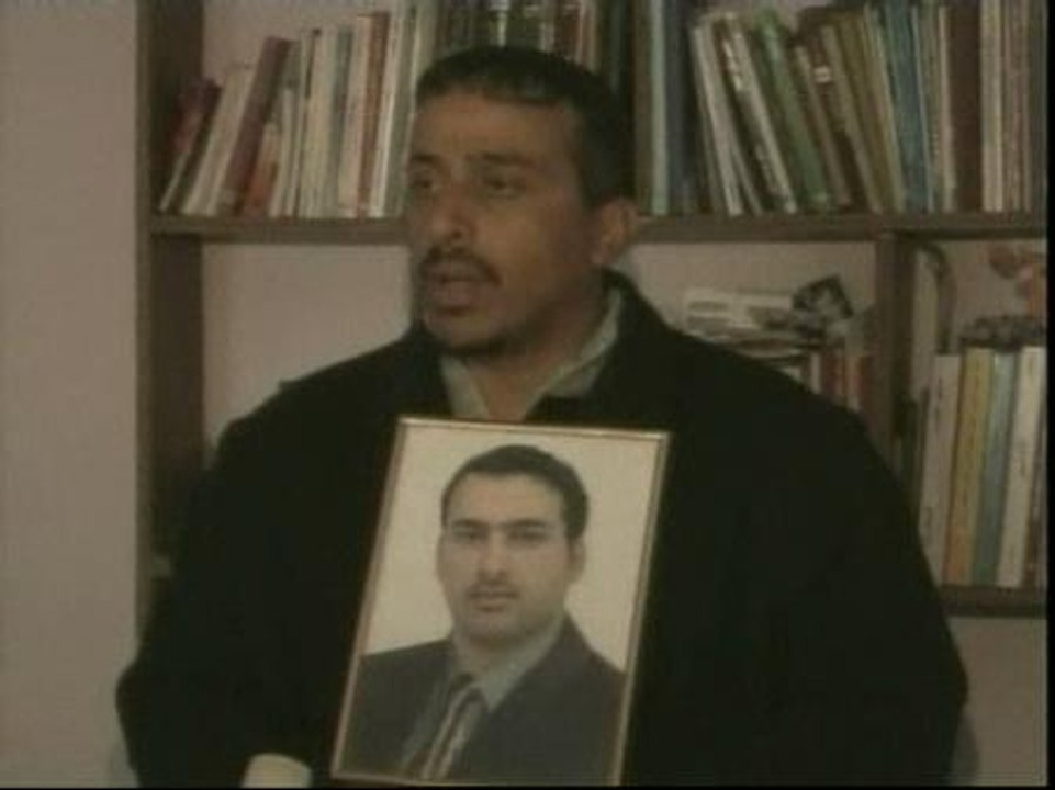 Cien abogados árabes están dispuestos a defender al periodista que arrojó sus zapatos a Bush