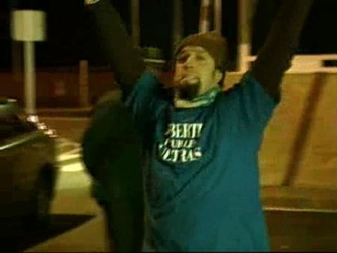 Santos Mirasierra sale de la cárcel entre gritos y bengalas