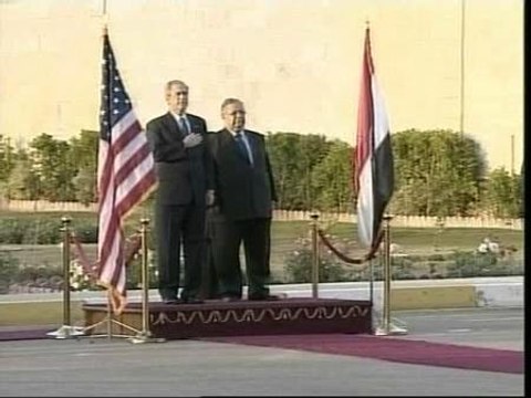 Bush visita Iraq por sorpresa a un mes de dejar la presidencia