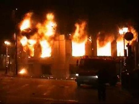 Continúan los disturbios en Grecia horas antes del funeral del joven muerto por la Policía