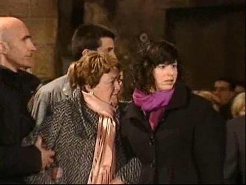 Cientos de personas acuden al funeral de Ignacio Uría