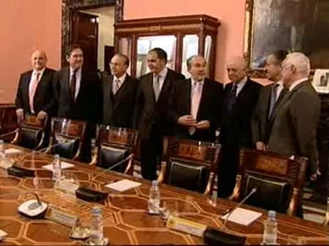 Solbes evalúa con los banqueros las medidas económicas del Gobierno